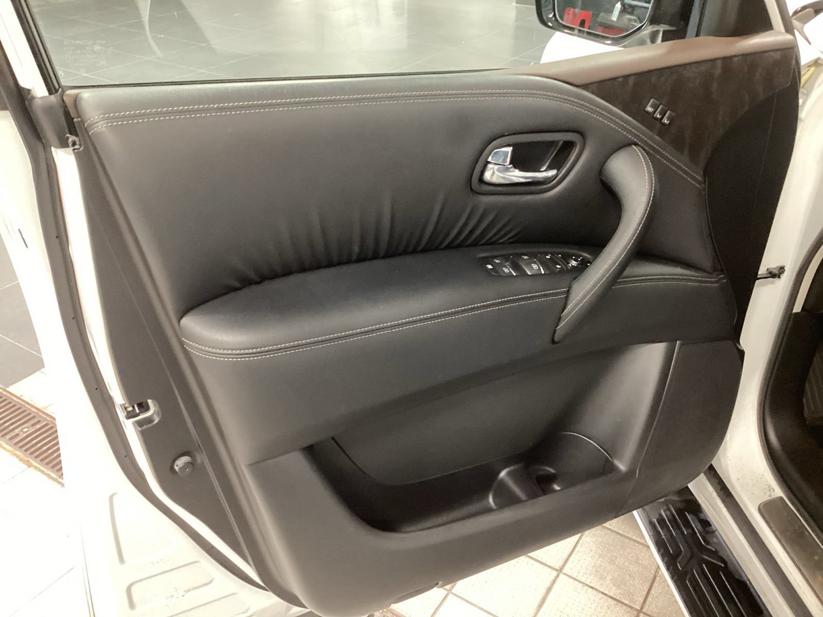 Certified 2023 Nissan Armada Platinum w/ Captain's Chairs Package AWD/4WD image 13