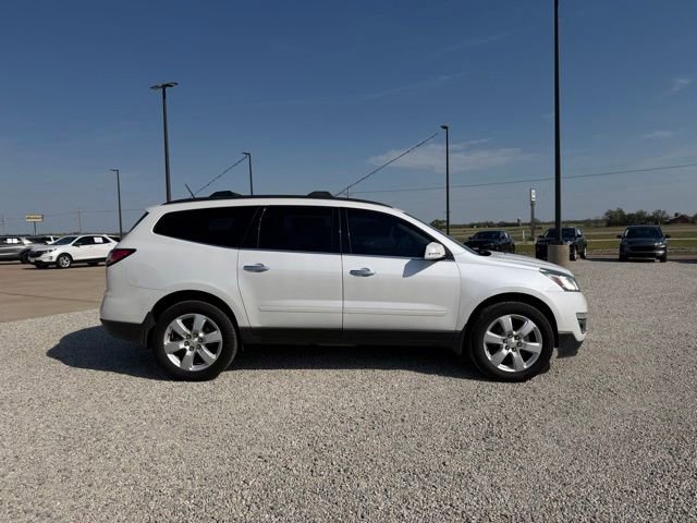 Used 2017 Chevrolet Traverse LT w/ Style and Technology Package FWD image 2