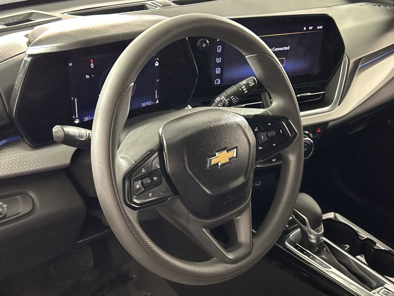Used 2025 Chevrolet Trax LT FWD image 14
