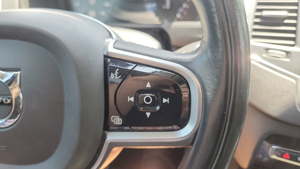 Used 2019 Volvo XC90 T5 Momentum w/ Multimedia Package AWD/4WD image 21