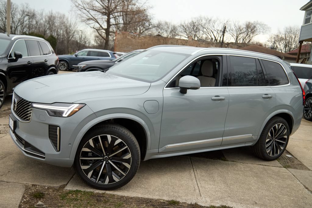 New 2026 Volvo XC90 T8 Plus w/ Protection Package Premier AWD/4WD image 3