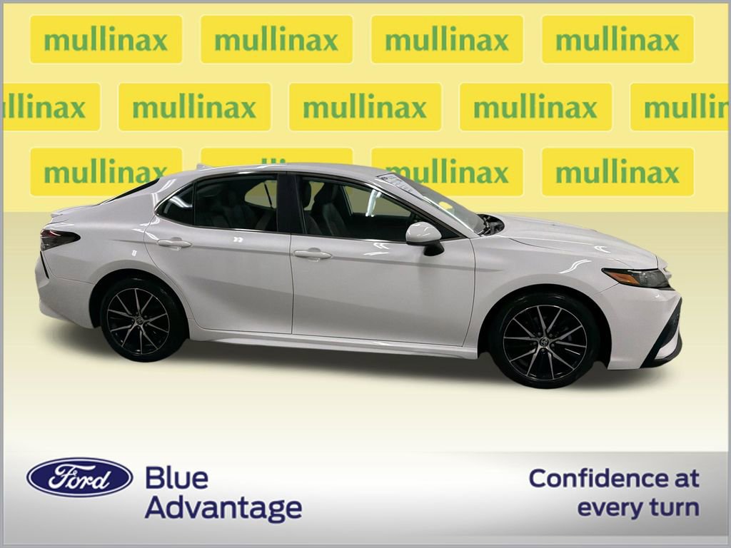 Used 2021 Toyota Camry SE FWD image 2