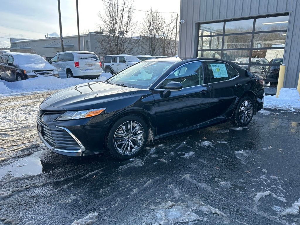 Used 2022 Toyota Camry XLE image 7