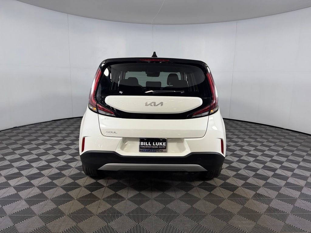 Used 2025 Kia Soul LX w/ LX Technology Package FWD image 8