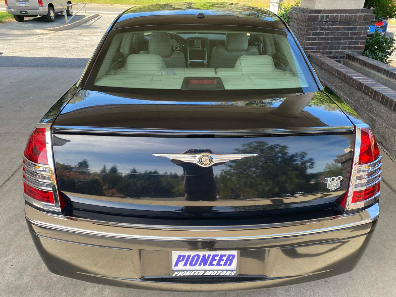 Used 2007 Chrysler 300 C RWD image 4