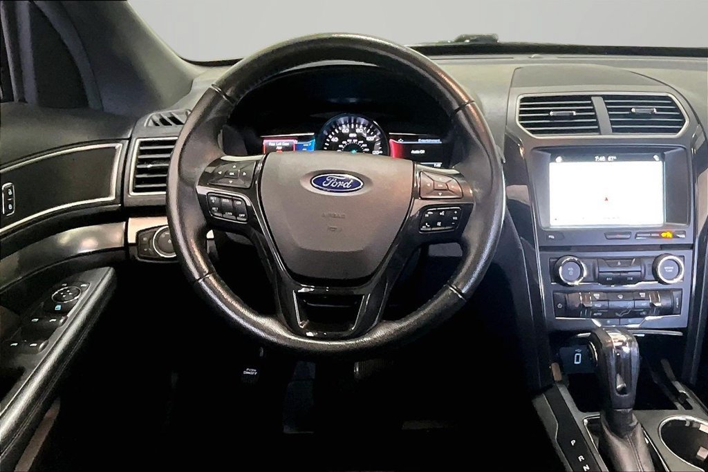 Used 2018 Ford Explorer XLT w/ XLT Appearance Package AWD/4WD image 8