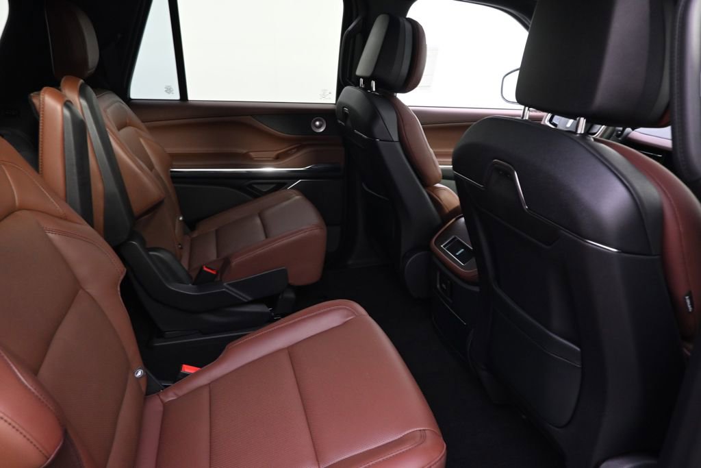 New 2026 Lincoln Navigator L Reserve AWD/4WD image 18