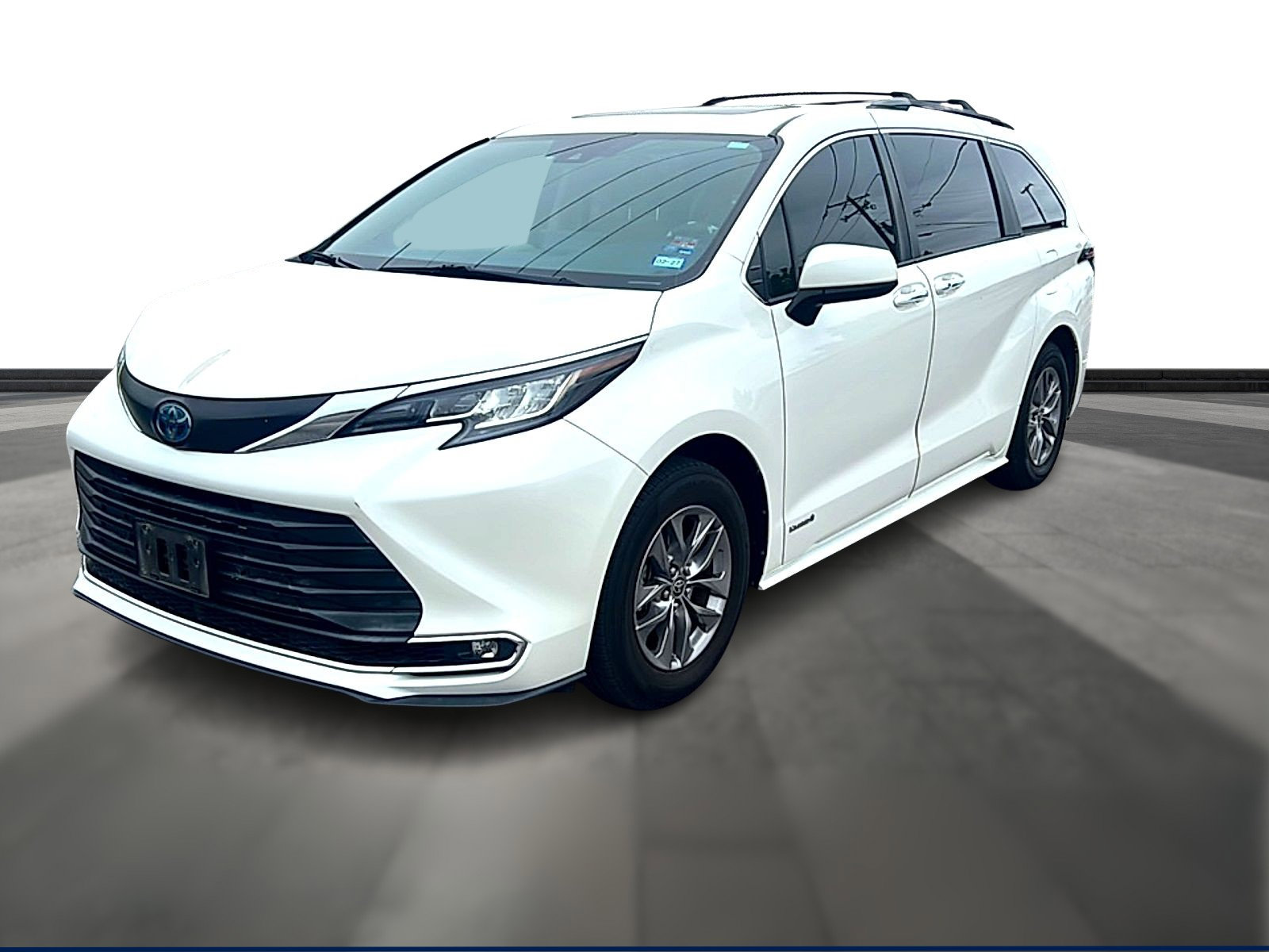 Used 2021 Toyota Sienna XLE image 1