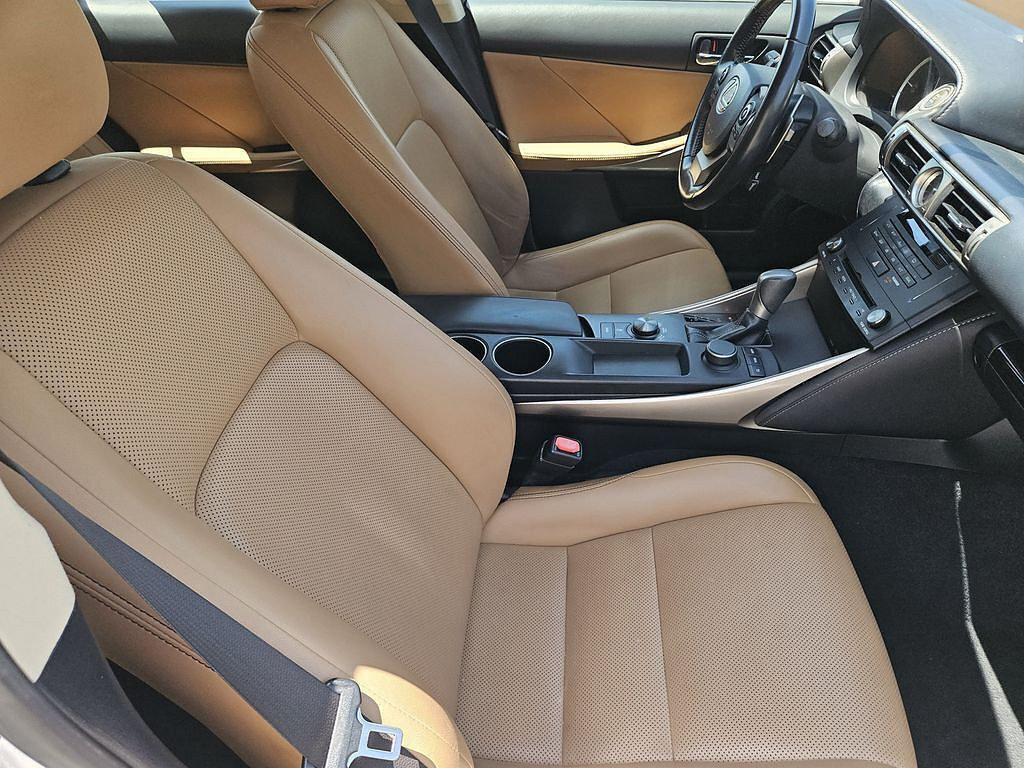 Used 2016 Lexus IS 200t RWD image 10