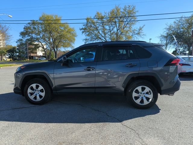 Used 2021 Toyota RAV4 LE image 7