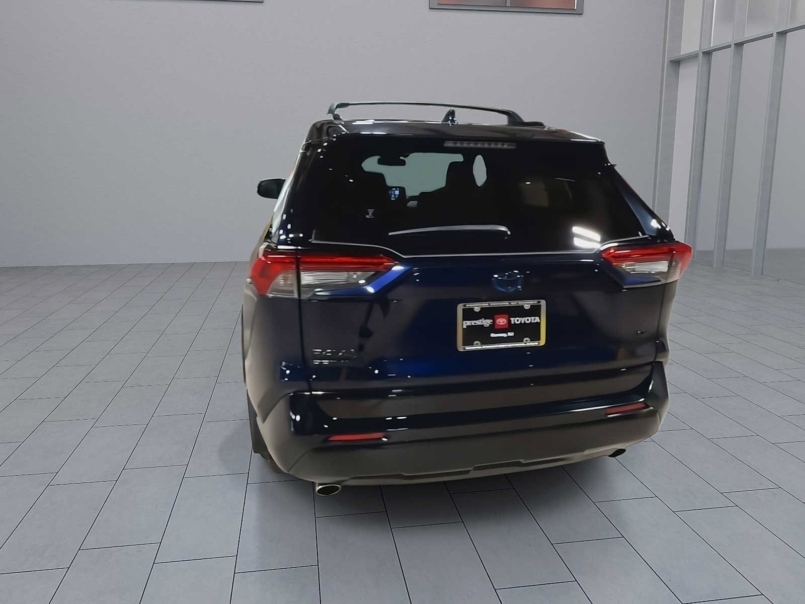 Used 2021 Toyota RAV4 SE w/ Weather & Moonroof Package AWD/4WD image 7