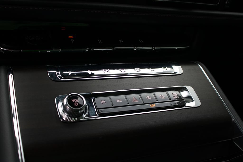 Used 2025 Lincoln Aviator Reserve w/ Jet Appearance Package AWD/4WD image 12