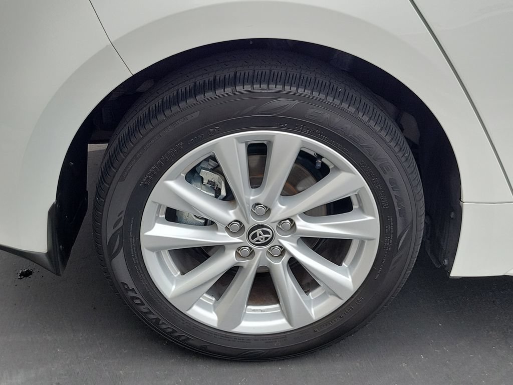 Used 2025 Toyota Corolla SE w/ SE Package FWD image 7