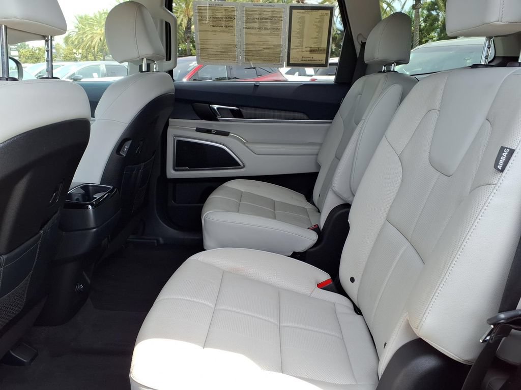 Certified 2024 Kia Telluride EX w/ EX Captain's Chair Package FWD image 8