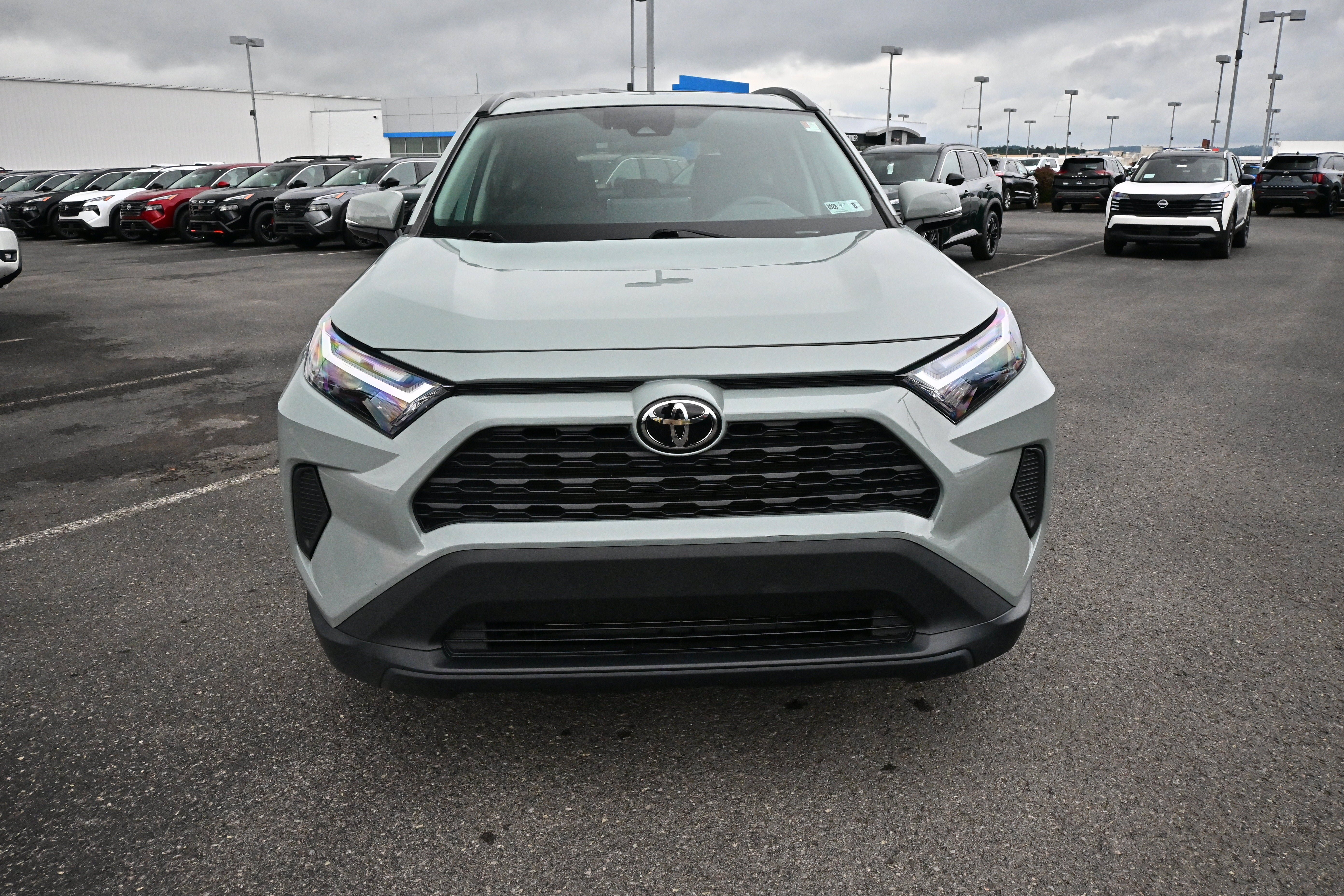 Used 2022 Toyota RAV4 XLE w/ Convenience Package AWD/4WD image 3