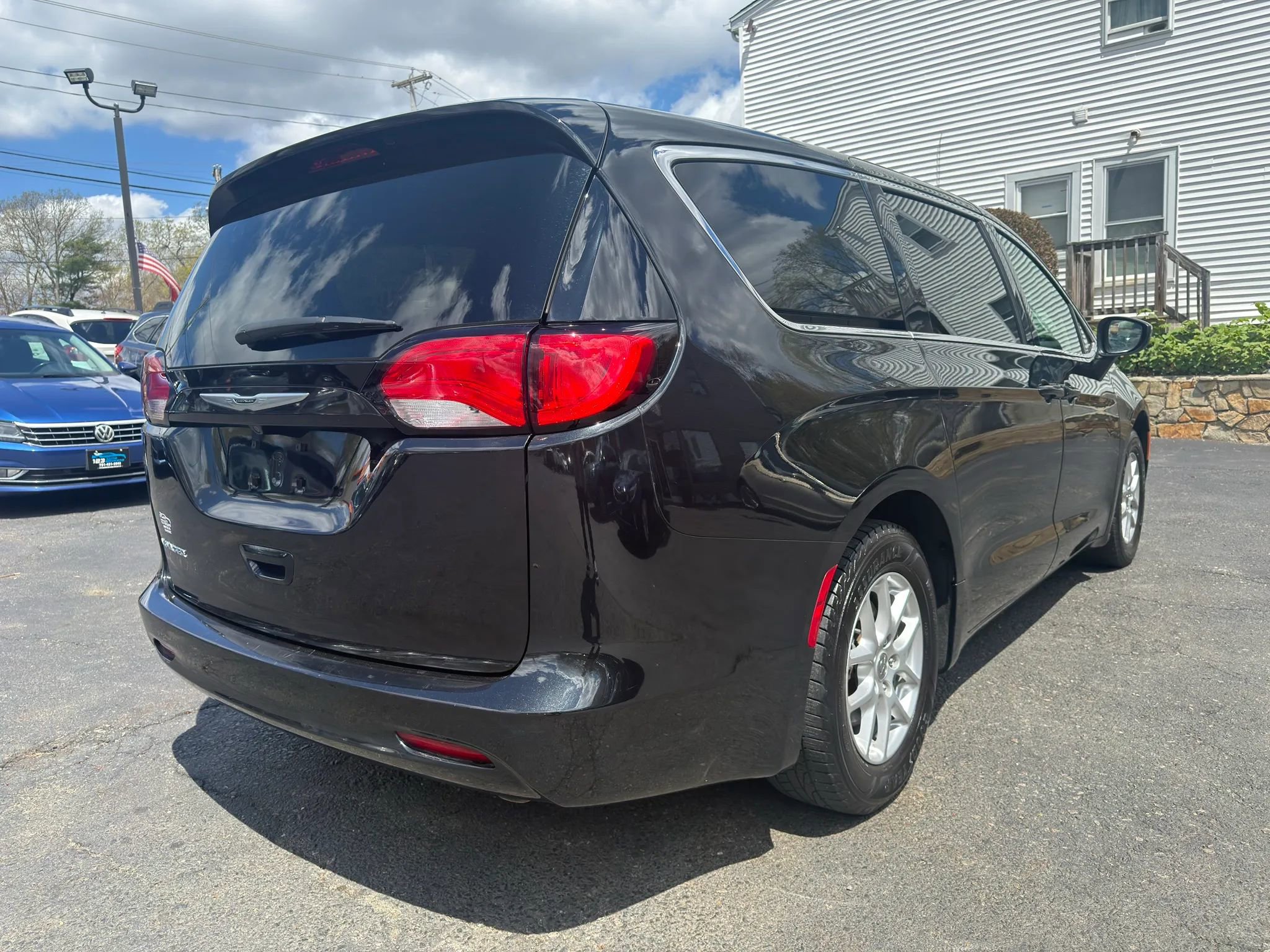 Used 2022 Chrysler Voyager LX FWD image 7