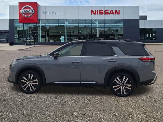 Used 2024 Nissan Pathfinder Platinum w/ Cargo Package AWD/4WD image 4