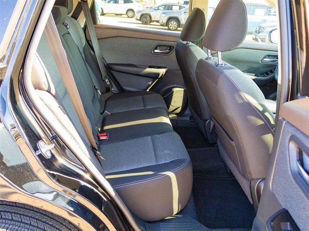 Used 2023 Nissan Rogue SV FWD image 27