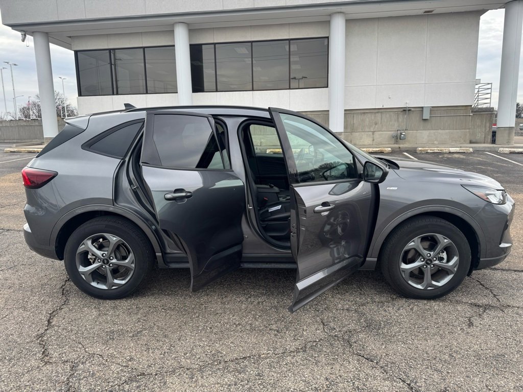 Used 2024 Ford Escape ST-Line w/ Tech Pack #1 image 8