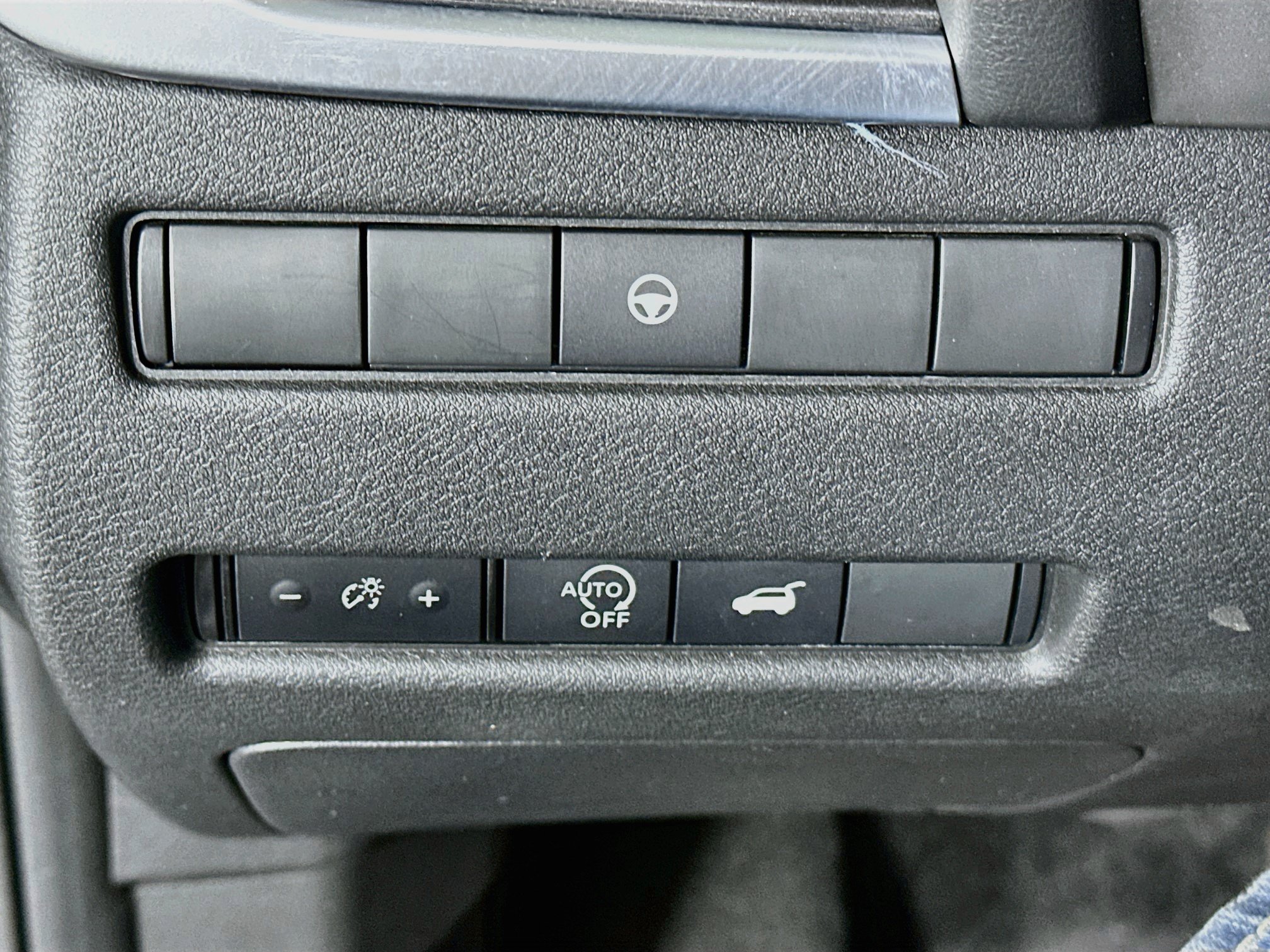 Used 2025 Nissan Rogue SV AWD/4WD image 17
