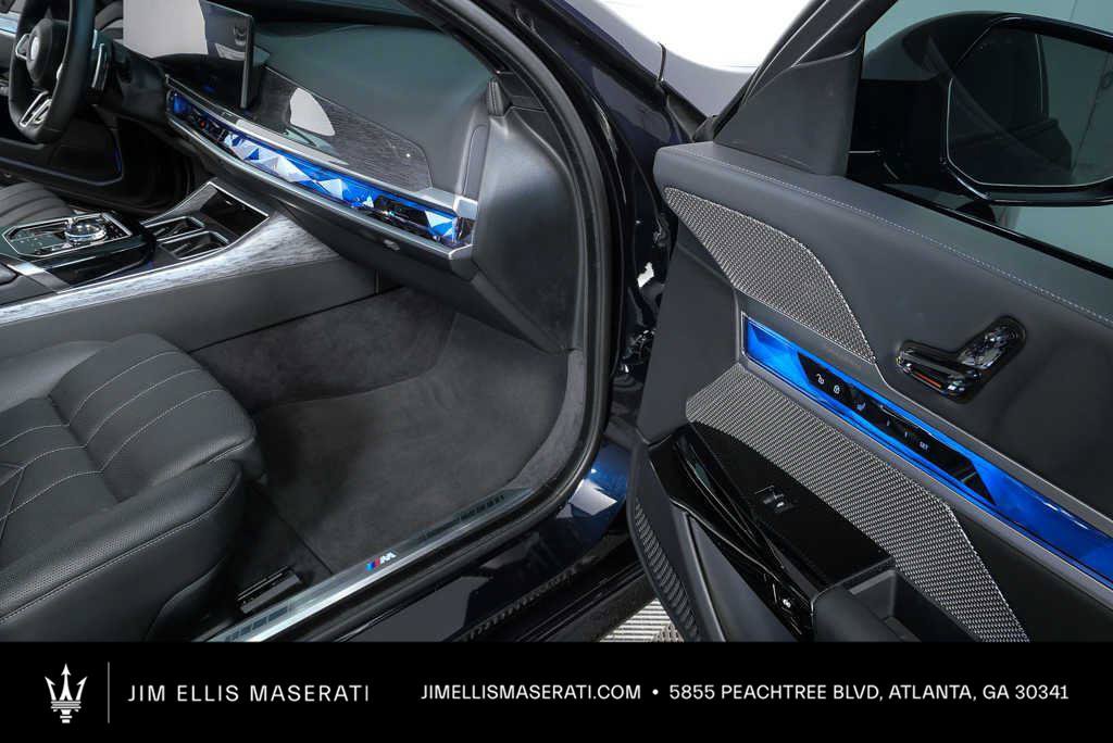 Used 2023 BMW 760i xDrive AWD/4WD image 23