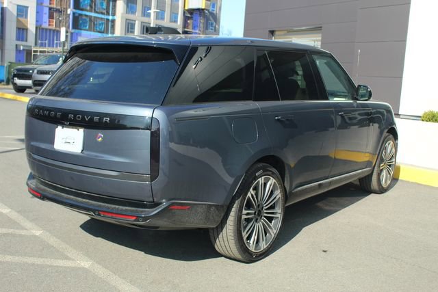 New 2026 Land Rover Range Rover Long Wheelbase SE image 2