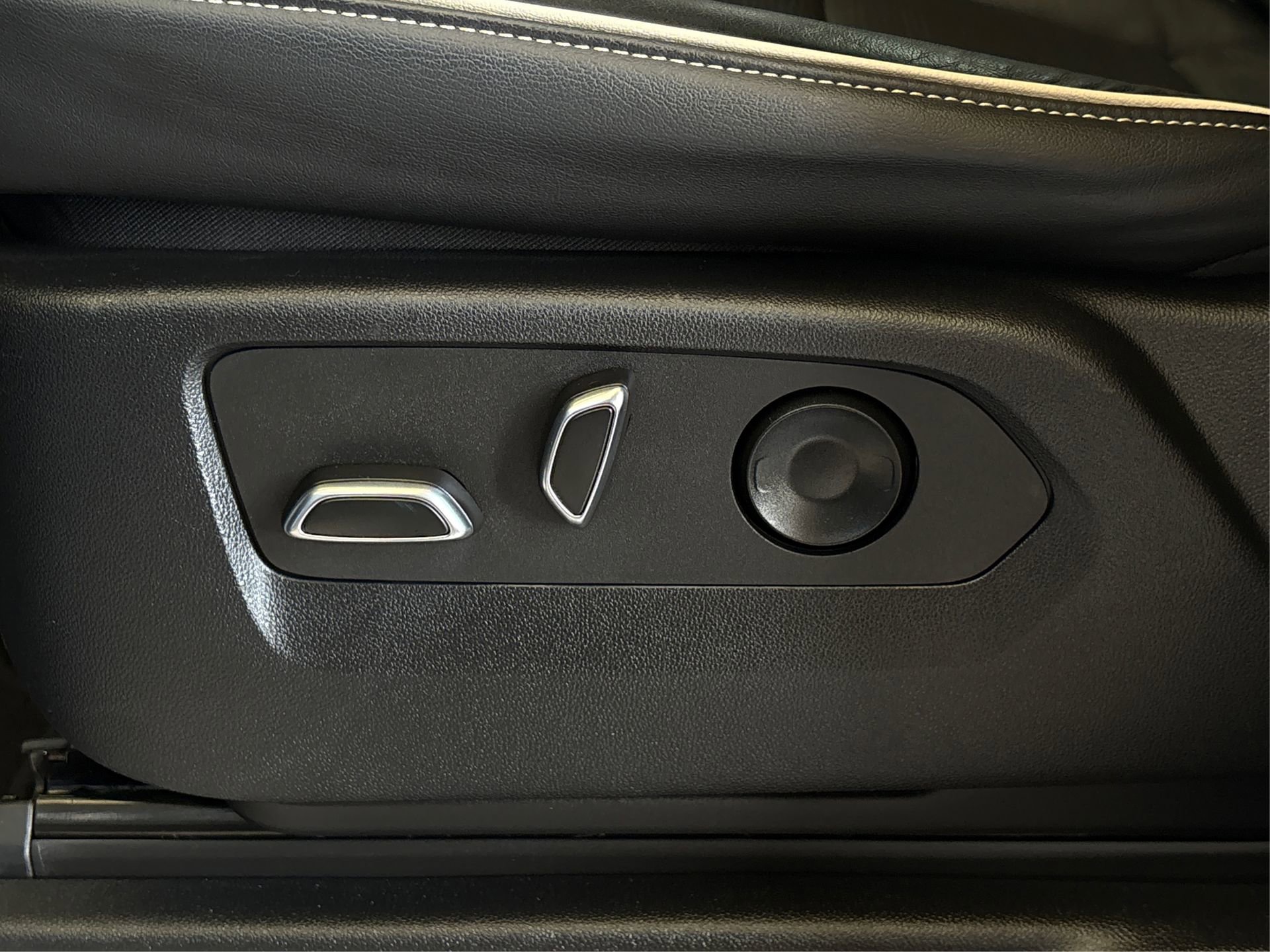 Certified 2023 Cadillac Escalade Sport image 33