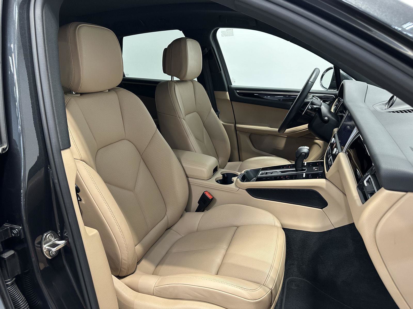 Used 2026 Porsche Macan AWD/4WD image 44