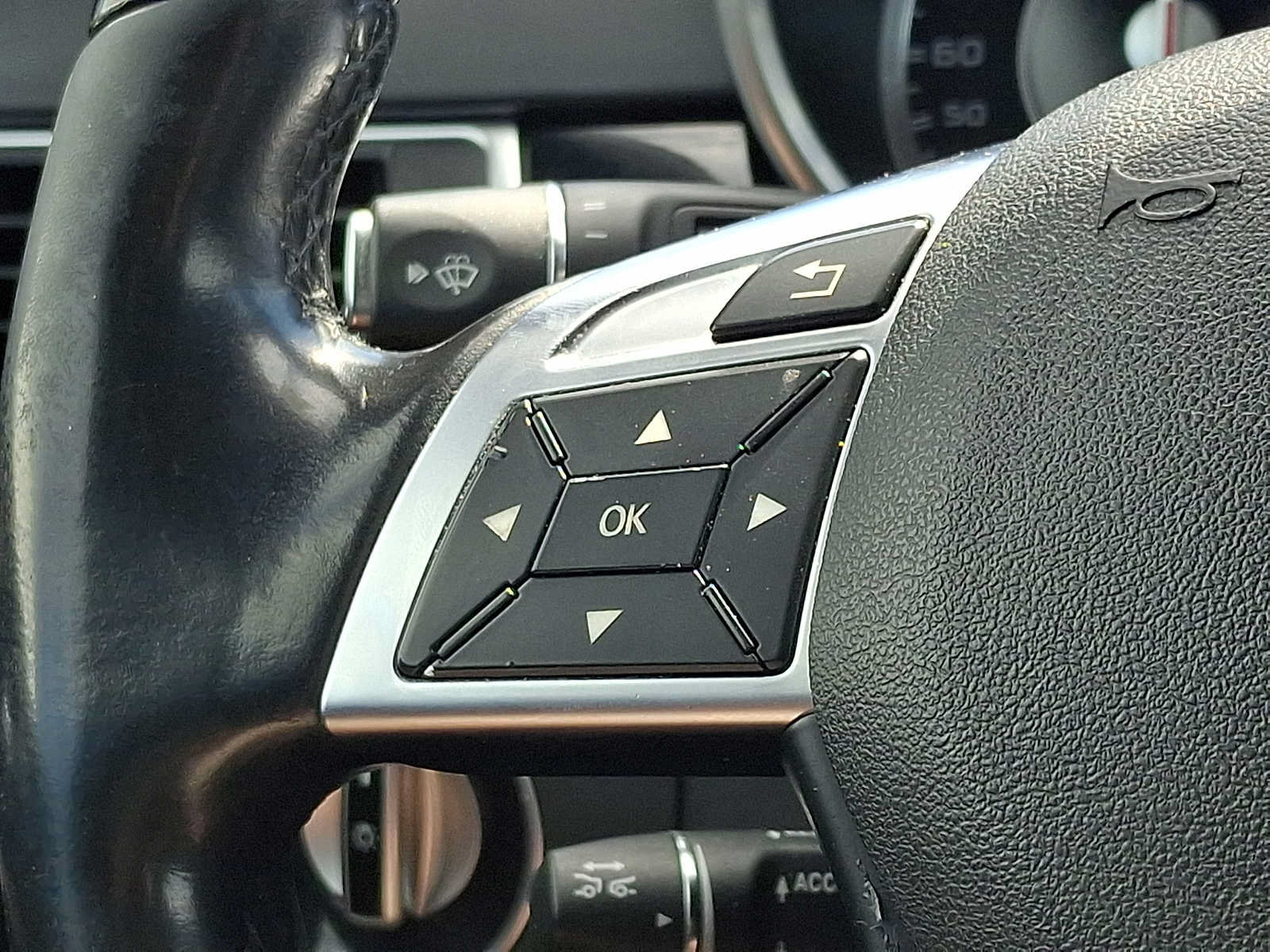 Used 2015 Mercedes-Benz ML 63 AMG 4MATIC image 23