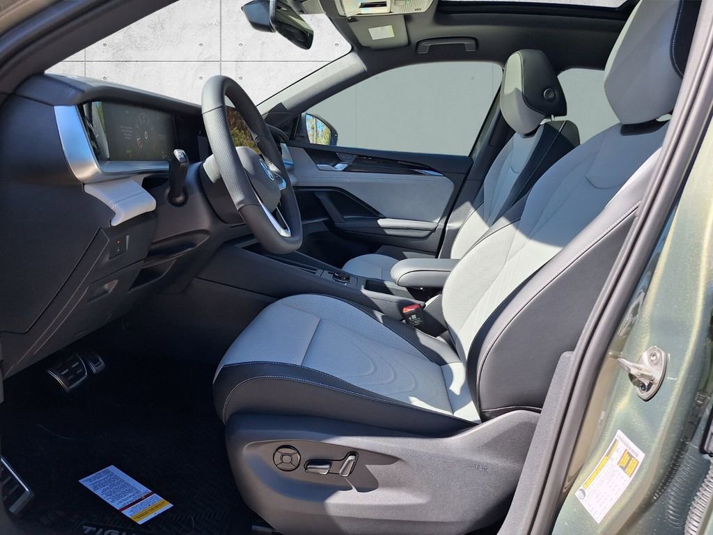 New 2026 Volkswagen Tiguan SE R-Line image 9