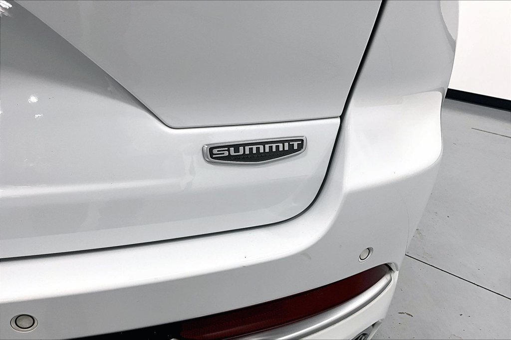 Used 2022 Jeep Grand Cherokee Summit RWD image 32