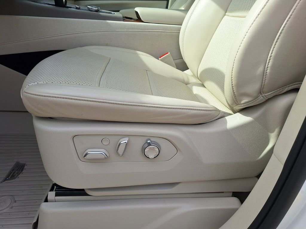 Certified 2024 Cadillac Escalade ESV Premium Luxury Platinum AWD/4WD image 39