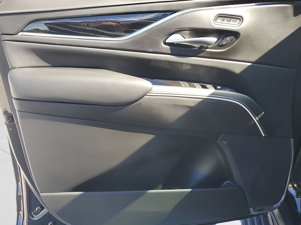 Used 2024 Cadillac Escalade ESV V image 43