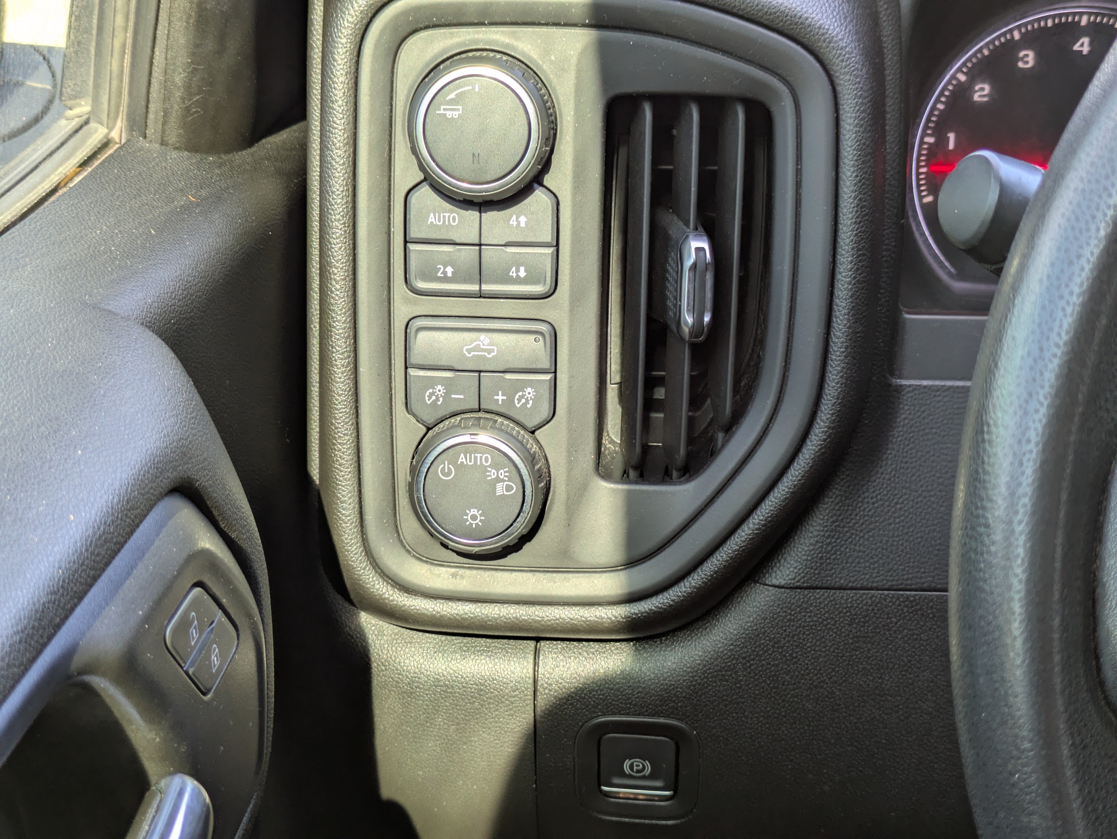 Used 2021 Chevrolet Silverado 1500 Custom Trail Boss AWD/4WD image 30