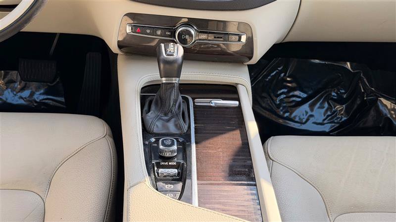 Used 2019 Volvo XC90 T6 Momentum w/ Protection Package Premier AWD/4WD image 28