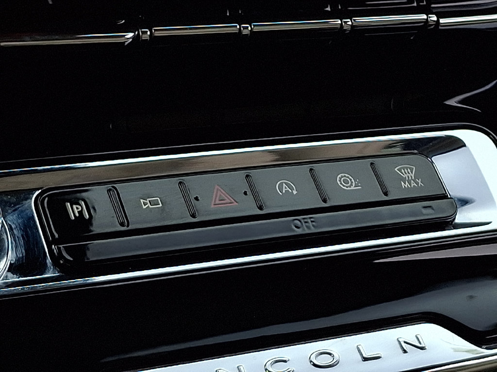 Used 2025 Lincoln Corsair FWD image 25