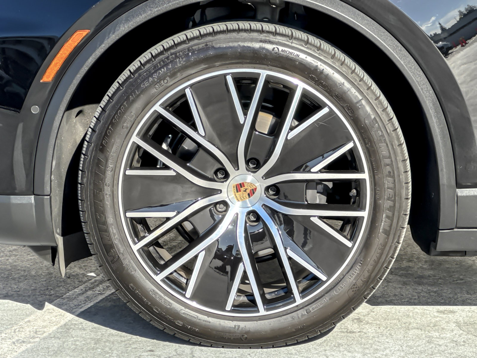 Used 2025 Porsche Macan Electric RWD image 34