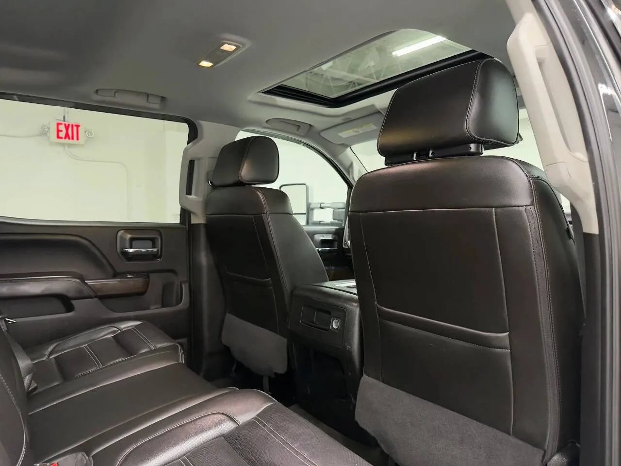 Used 2018 GMC Sierra 2500 Denali w/ Duramax Plus Package AWD/4WD image 14