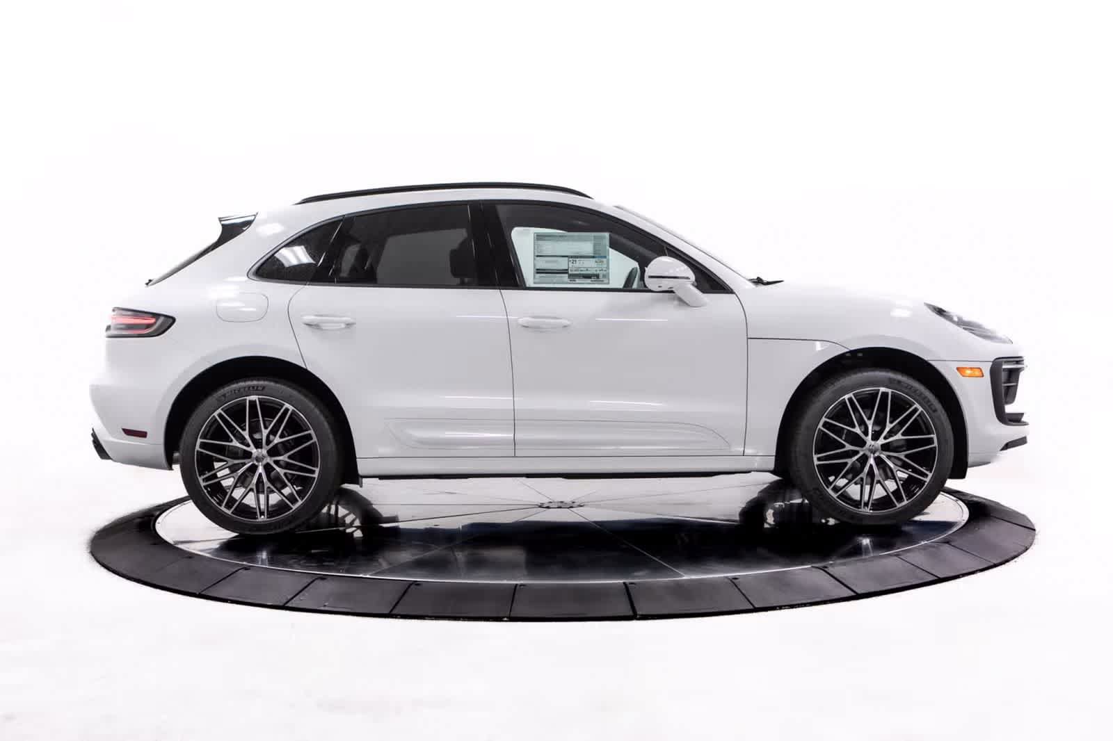 Certified 2026 Porsche Macan AWD/4WD image 8