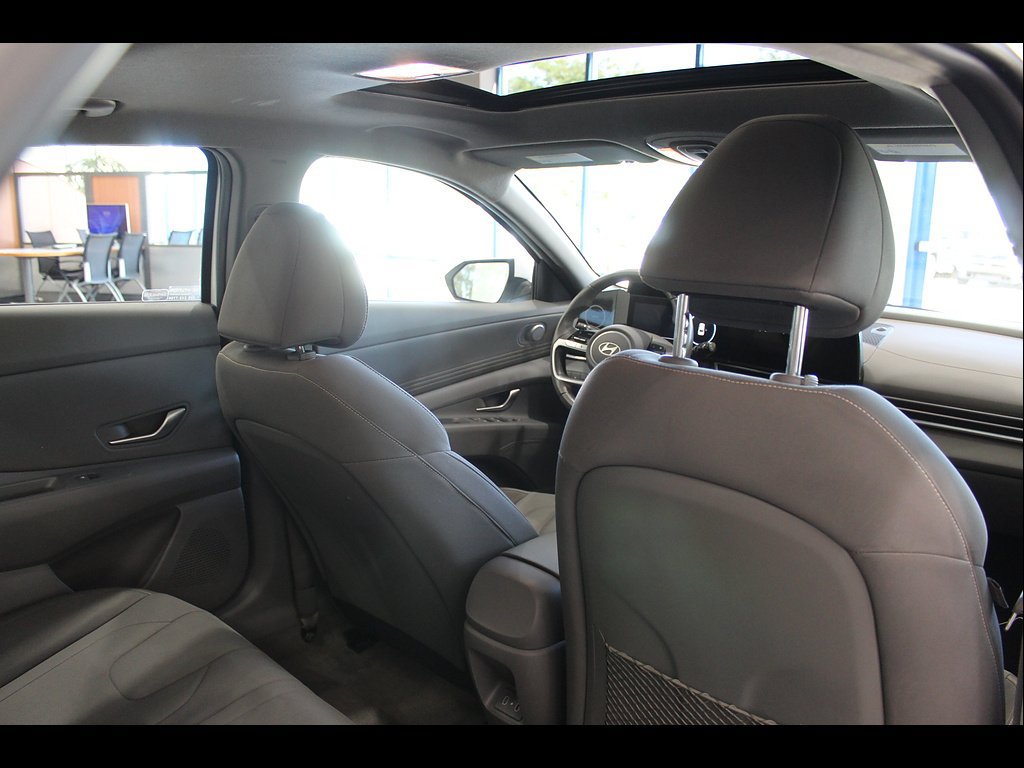 Used 2025 Hyundai Elantra SEL FWD image 20
