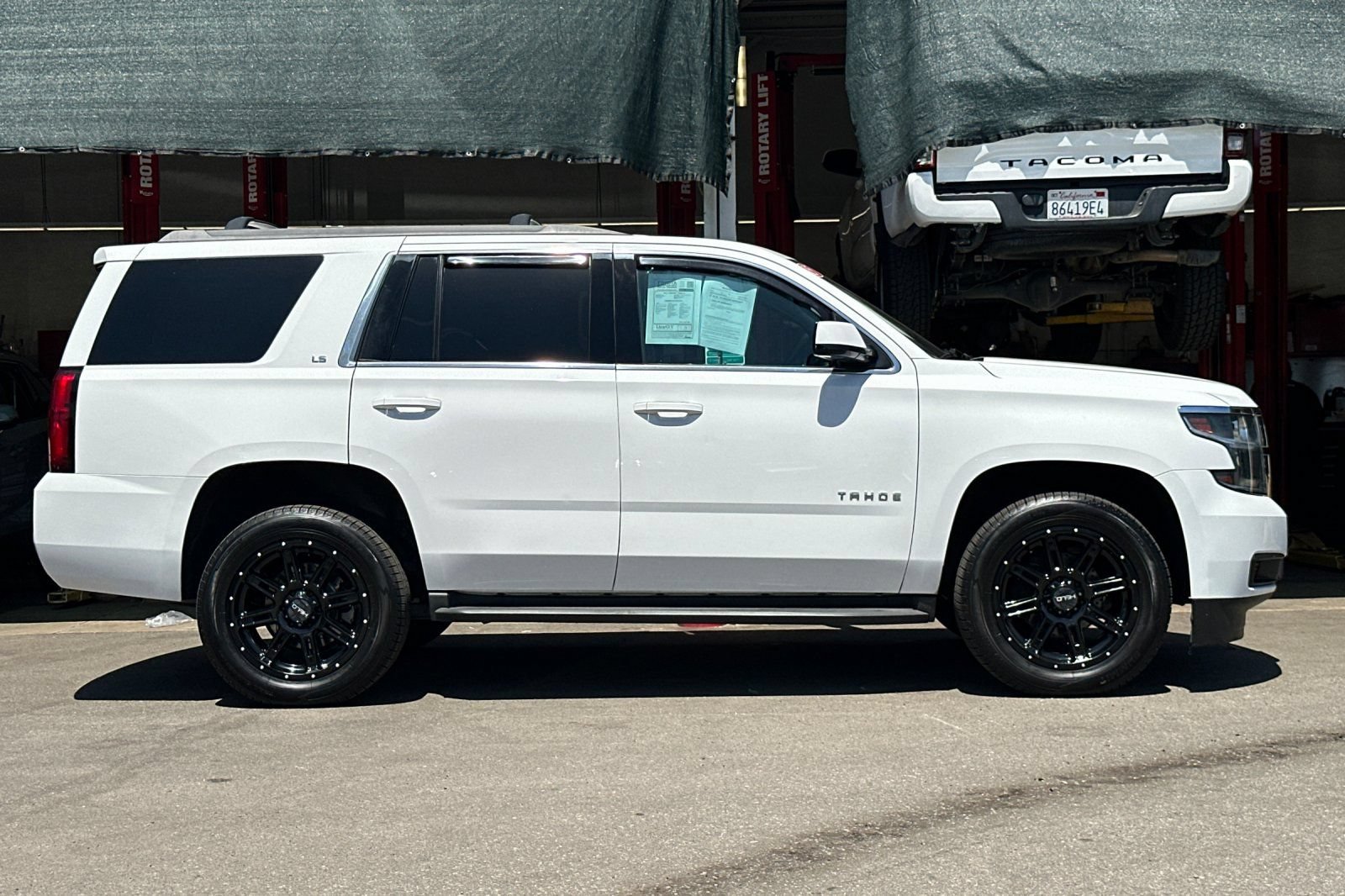 Used 2015 Chevrolet Tahoe LS RWD image 3