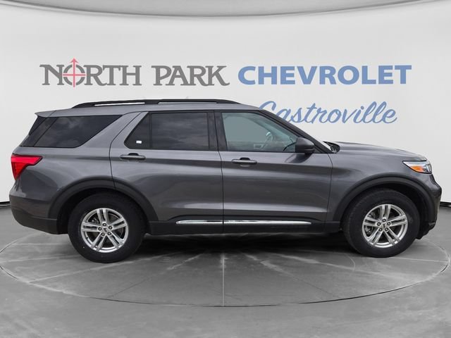 Used 2022 Ford Explorer XLT RWD image 2