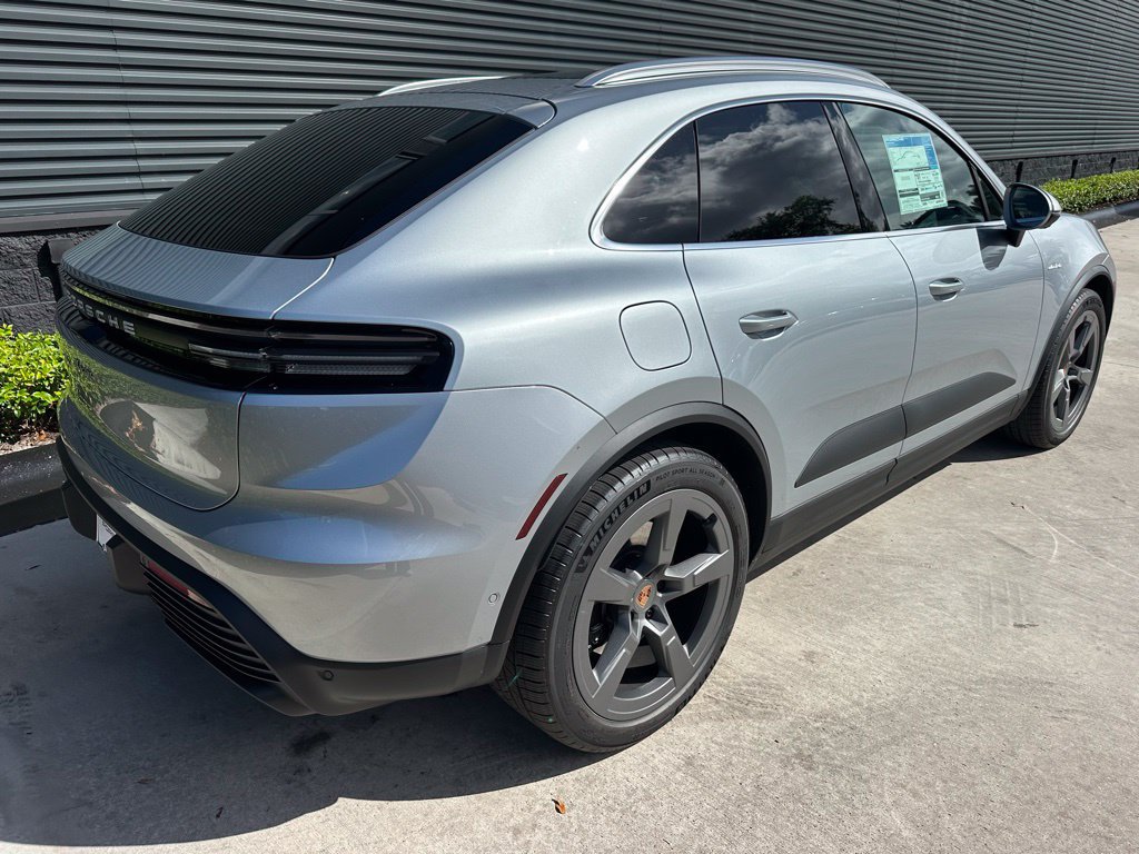 Used 2026 Porsche Macan Electric RWD image 9