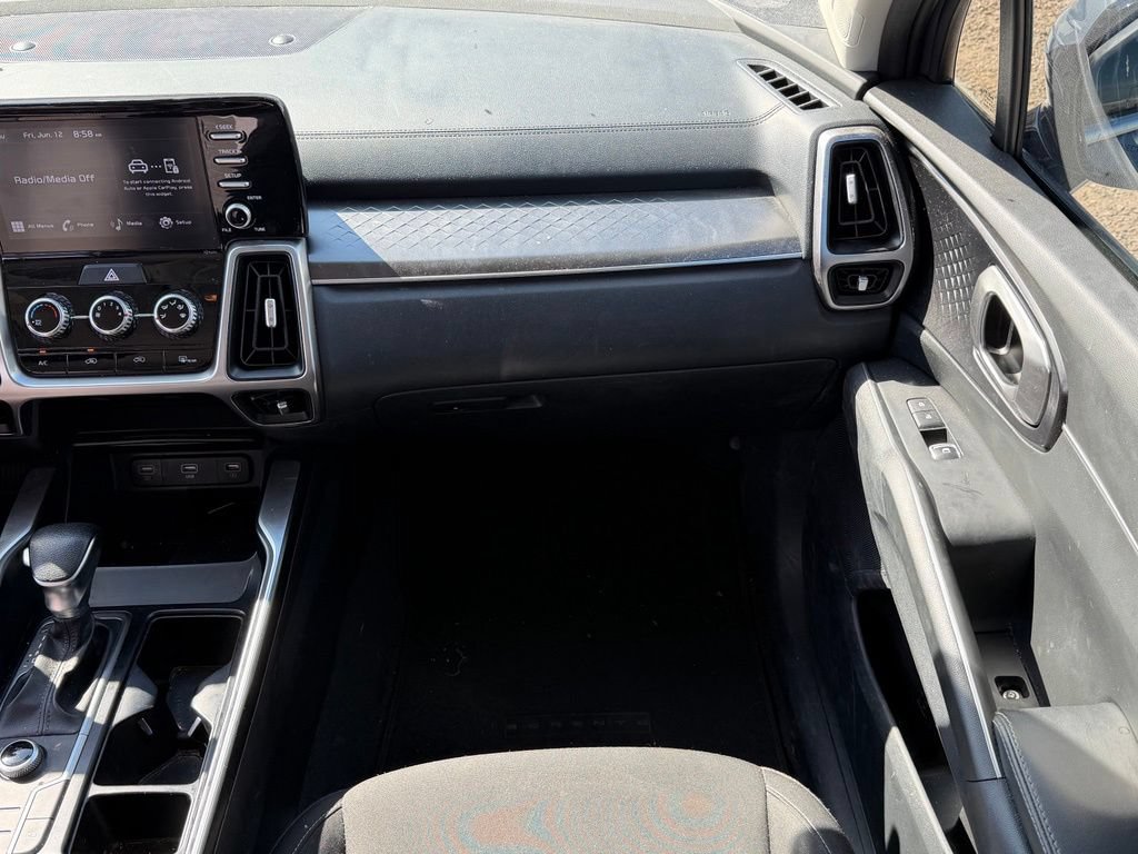 Used 2022 Kia Sorento LX AWD/4WD image 12