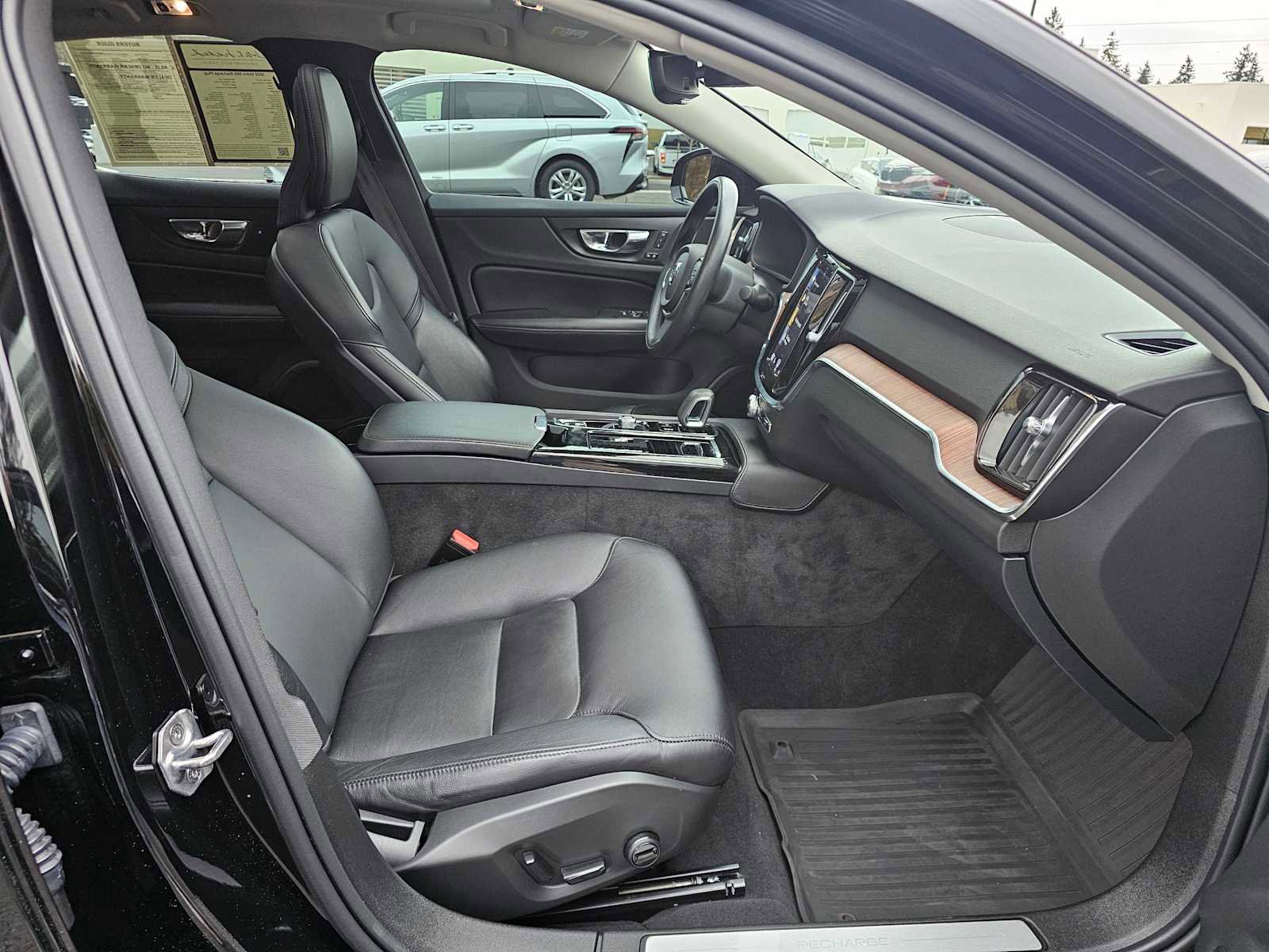 Used 2022 Volvo S60 T8 R-Design Expression w/ Advanced Package image 11