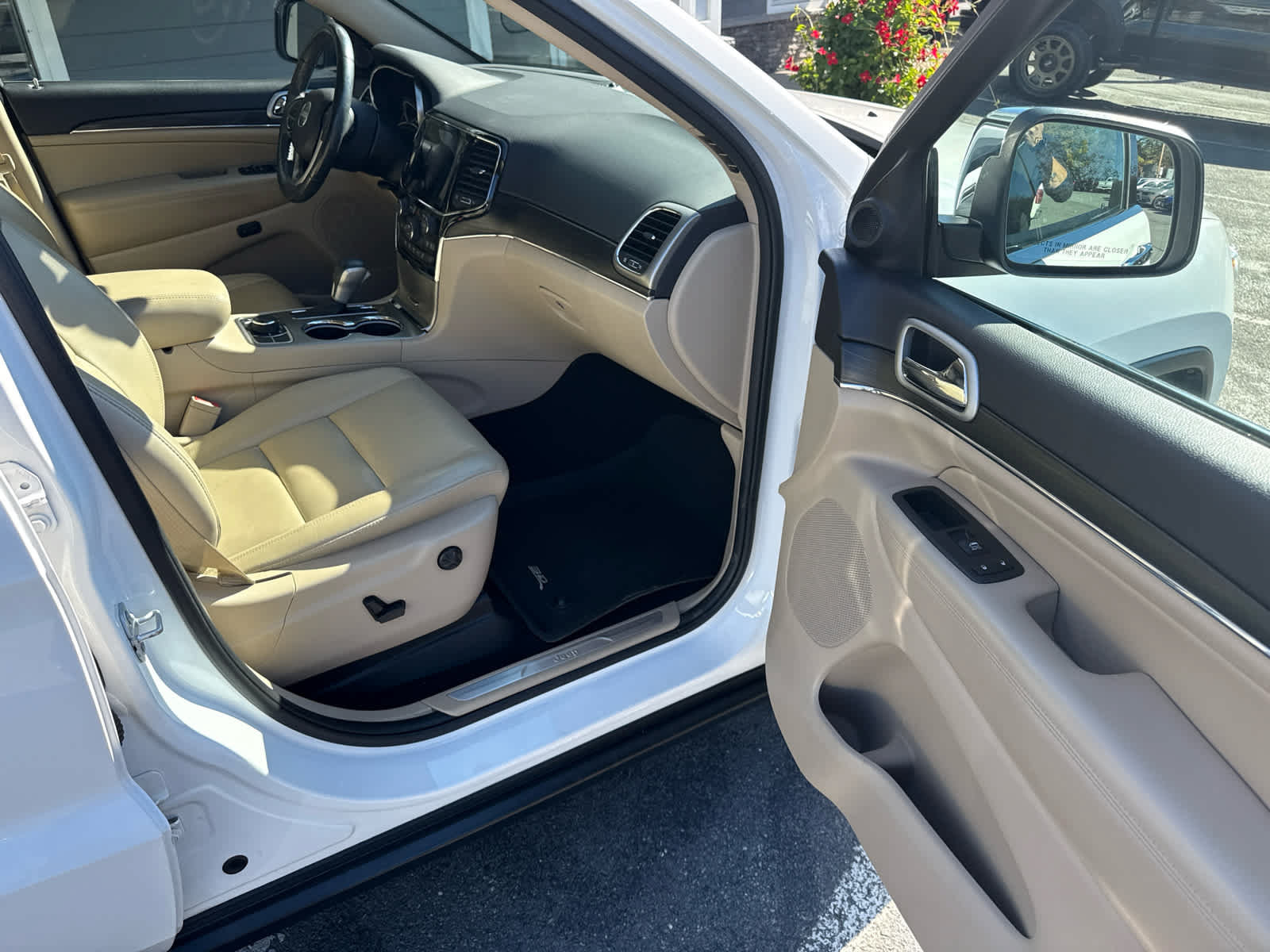 Used 2019 Jeep Grand Cherokee Limited w/ Trailer Tow Group IV AWD/4WD image 16