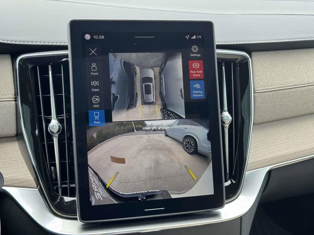 Certified 2026 Volvo XC90 B6 Plus w/ Protection Package image 27