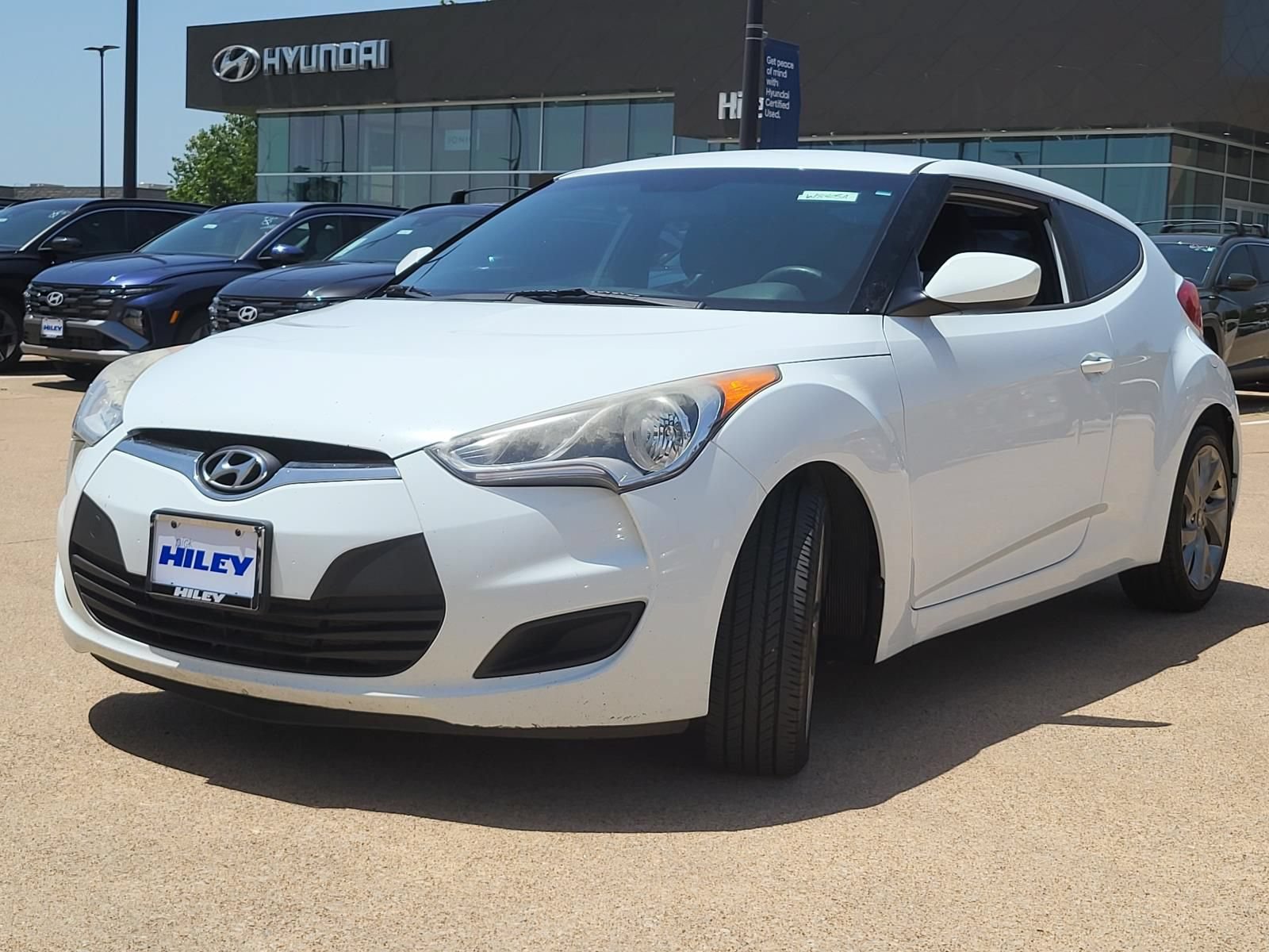 Used 2016 Hyundai Veloster FWD image 2