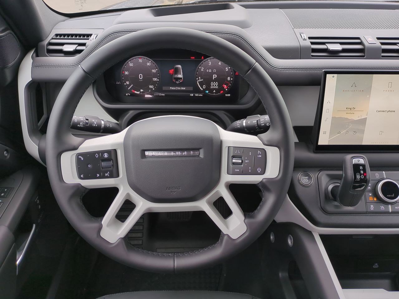 New 2025 Land Rover Defender 130 X-Dynamic SE image 10