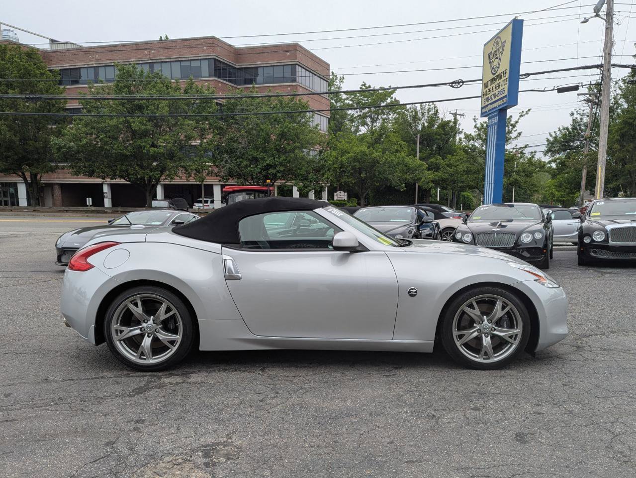 Used 2010 Nissan 370Z Touring w/ Sport Pkg RWD image 6